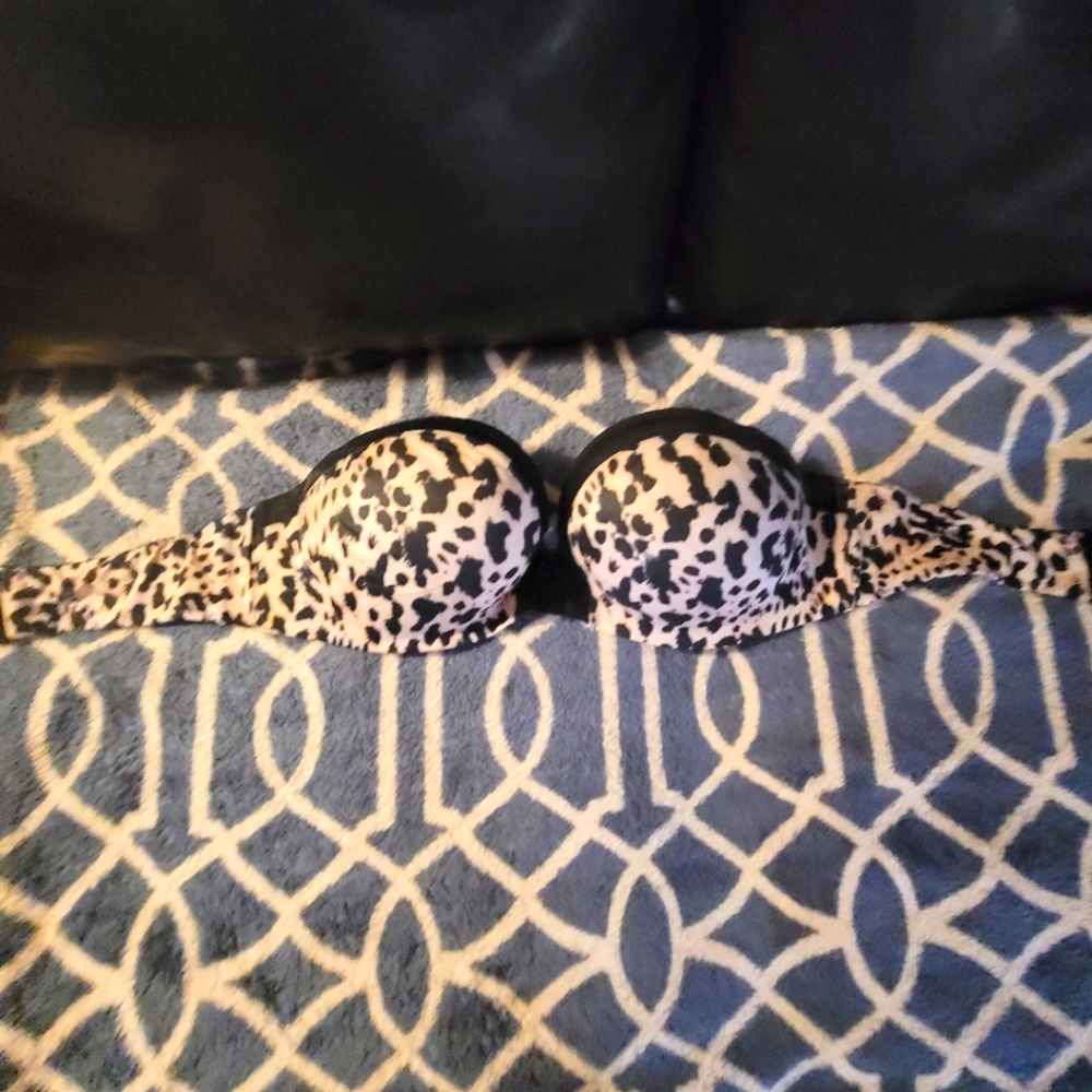 Victoria Secret Bombshell Bra size 38 C. Black & white lepord print.